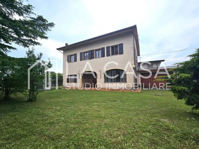 Villetta indipendente in vendita di 250 m² in Via Saletto Tagliamento, 14