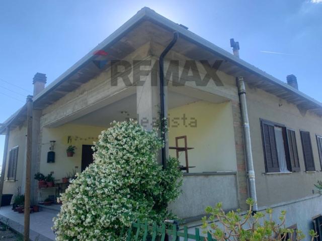 Villetta indipendente in vendita di 250 m² in Via Santa Maria