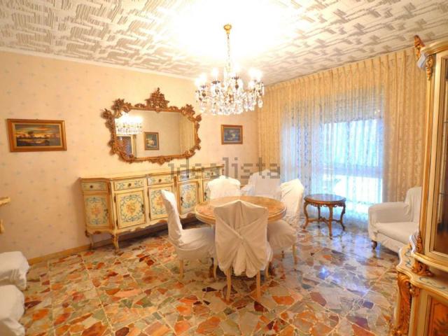 Villetta indipendente in vendita di 250 m² in Via Santhià