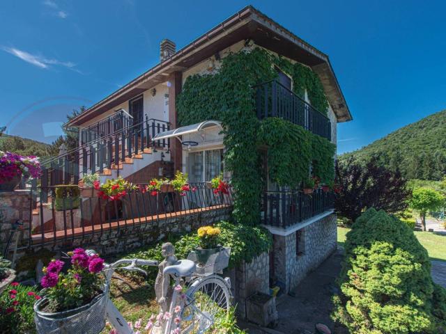 Villetta indipendente in vendita di 250 m² in Via Selva di Anticoli