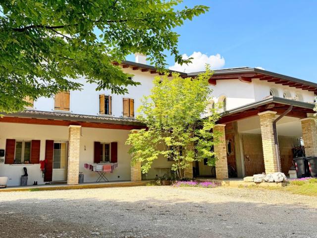 Villetta indipendente in vendita di 250 m² in Via Stradelle