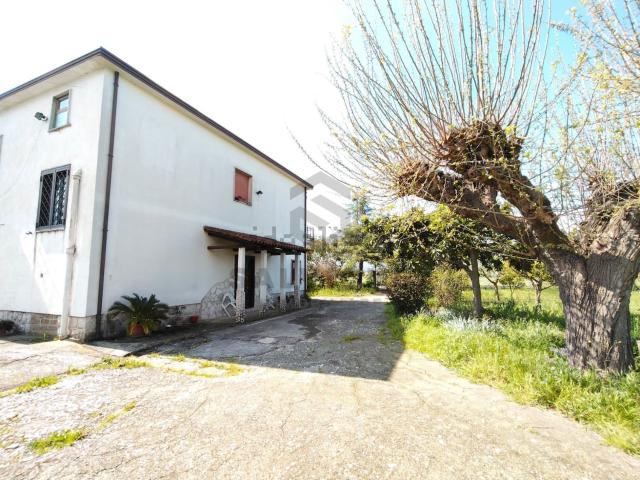 Villetta indipendente in vendita di 250 m² in Via Pozzillo, 1