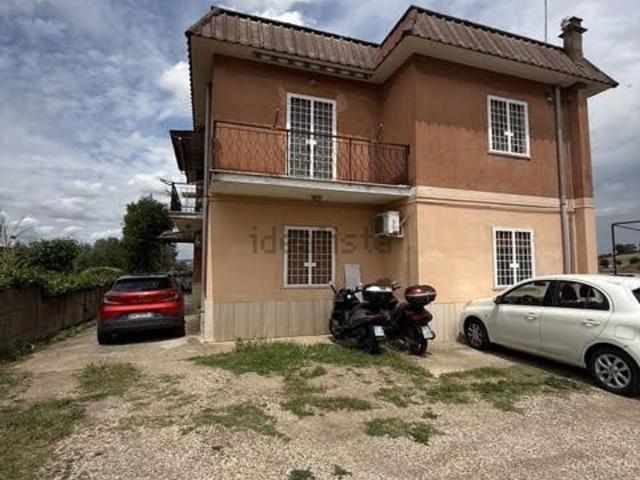 Villetta indipendente in vendita di 250 m² in Via Poggio a Caiano