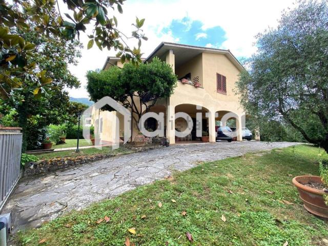 Villetta indipendente in vendita di 250 m² in Via Poggio alla Croce
