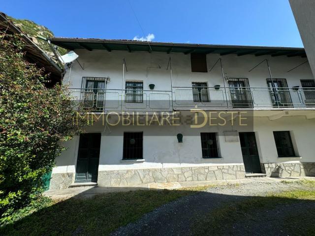 Villetta indipendente in vendita di 250 m² in Via Ponte Dora