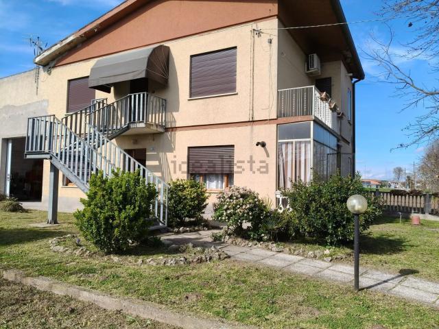 Villetta indipendente in vendita di 250 m² in Via Papafava