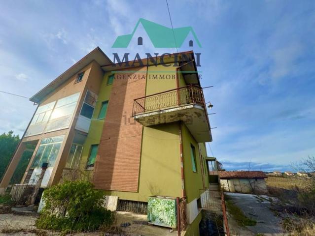 Villetta indipendente in vendita di 250 m² in Via Peschereccia