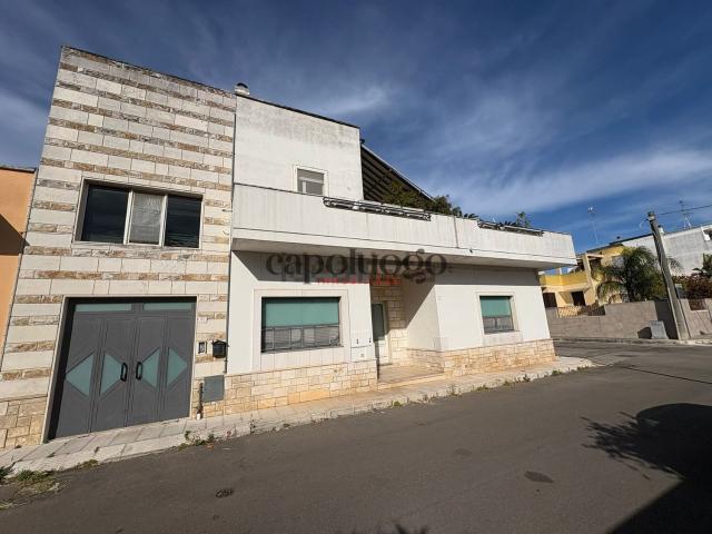 Villetta indipendente in vendita di 250 m² in Via Pio XII, 87