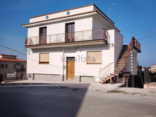 Villetta indipendente in vendita di 250 m² in Via Provinciale, 27