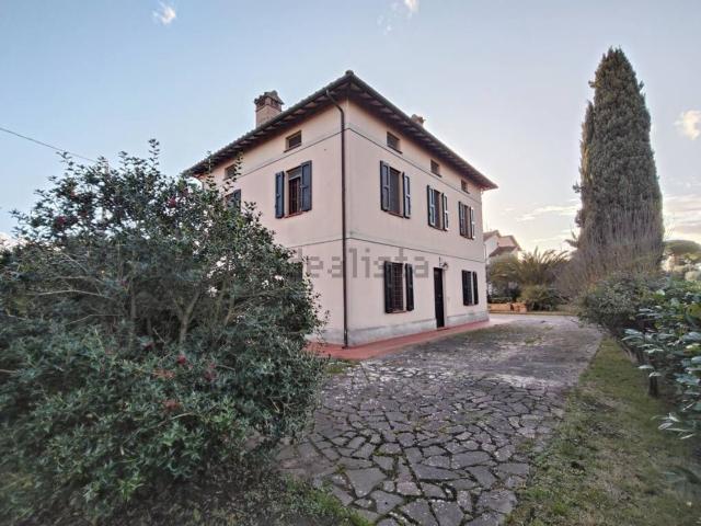Villetta indipendente in vendita di 250 m² in Via Roma