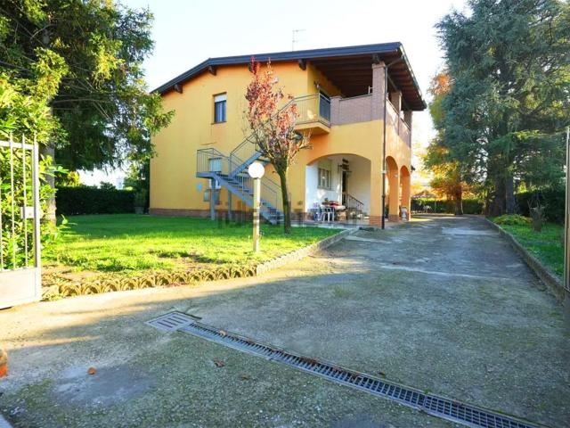 Villetta indipendente in vendita di 250 m² in Via Toscana, 37