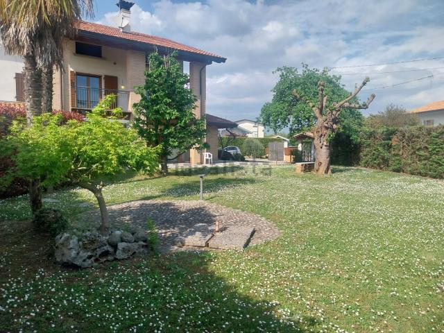 Villetta indipendente in vendita di 250 m² in Via Talmassons, 36