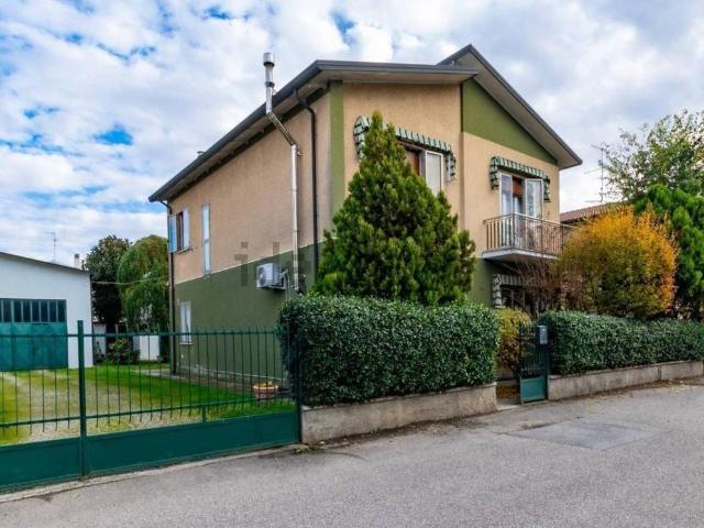 Villetta indipendente in vendita di 250 m² in Via Tito Speri
