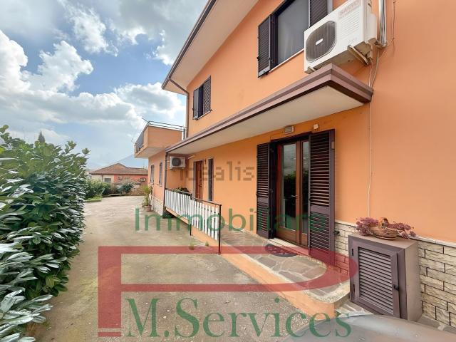 Villetta indipendente in vendita di 250 m² in Via Vallefiorita, 13