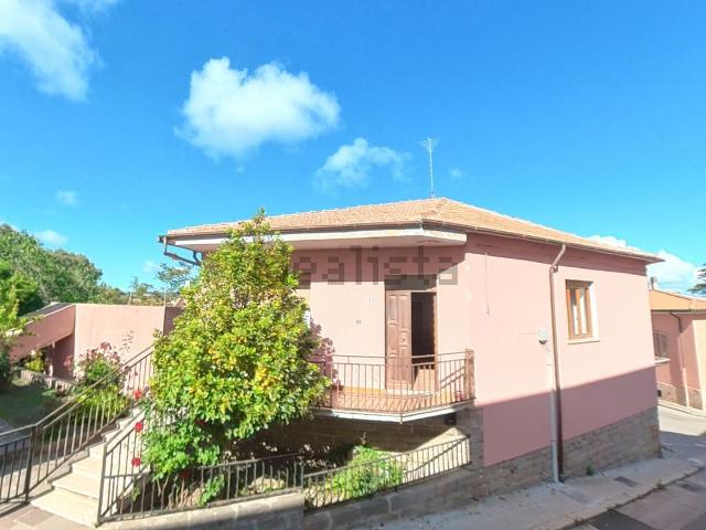 Villetta indipendente in vendita di 250 m² in Via XXV Aprile, 13