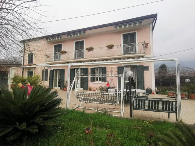 Villetta indipendente in vendita di 250 m² in Viale Decorato