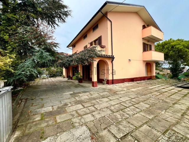 Villetta indipendente in vendita di 250 m² in Contrada Colle Santa Maria