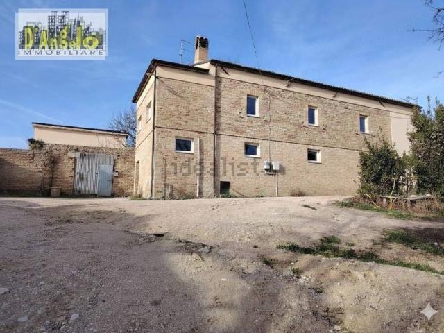 Villetta indipendente in vendita di 250 m² in Contrada Grazie