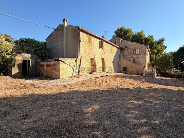 Villetta indipendente in vendita di 250 m² in Contrada Pero