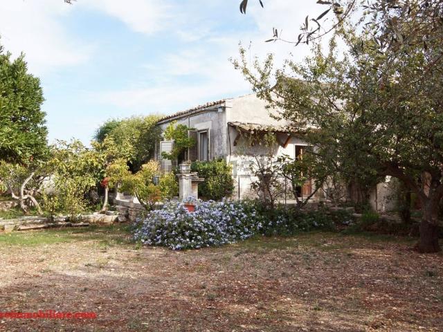 Villetta indipendente in vendita di 250 m² in Contrada Pirato