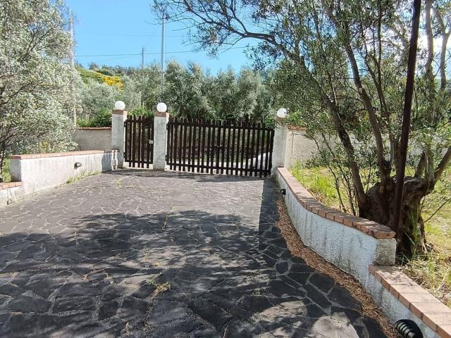 Villetta indipendente in vendita di 250 m² in Località Valdaro, 1