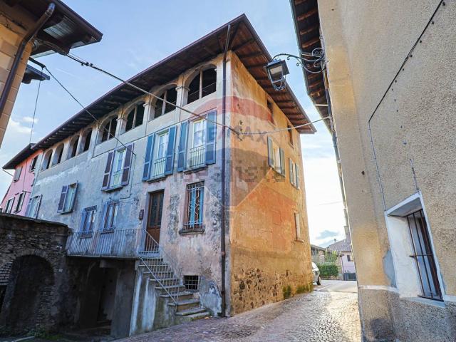 Villetta indipendente in vendita di 250 m² in Piazza V. Andreani, 10