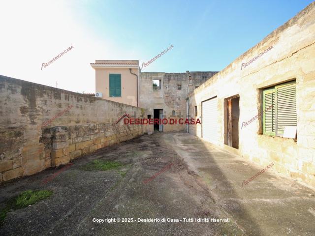 Villetta indipendente in vendita di 250 m² in Strada Generale E. Rinaldo, 23