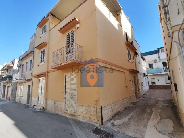 Villetta indipendente in vendita di 251 m² in Via Brennero