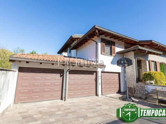 Villetta indipendente in vendita di 251 m² in Via dei Platani