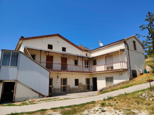 Villetta indipendente in vendita di 251 m² in Località San Bartolomeo, 134