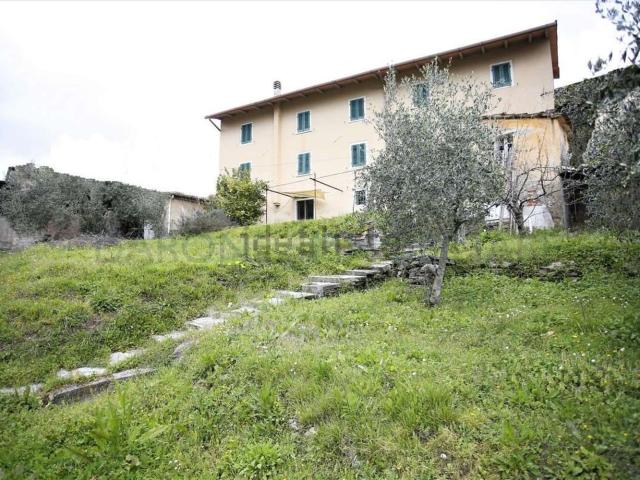 Villetta indipendente in vendita di 252 m² in Via Grany
