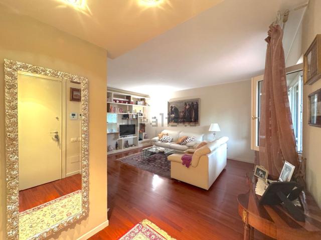 Villetta indipendente in vendita di 252 m² in Via Marcello Malpighi