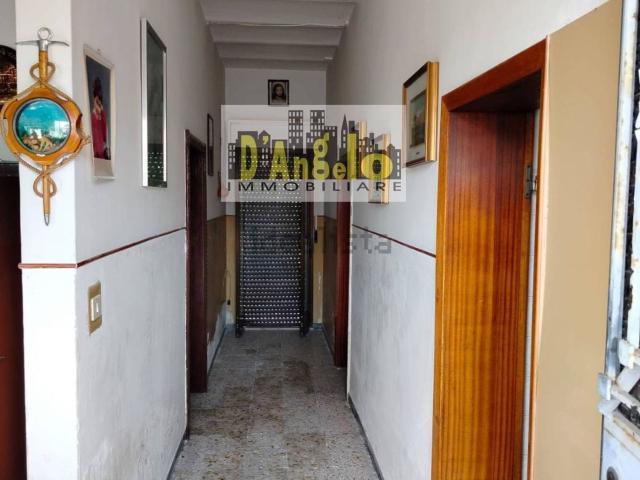 Villetta indipendente in vendita di 252 m² in Via Salaria