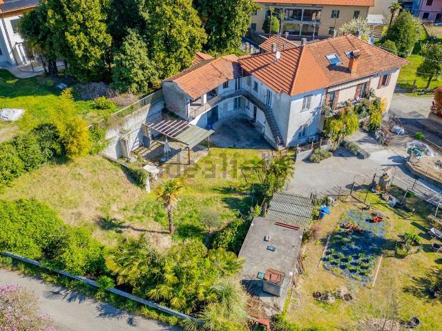 Villetta indipendente in vendita di 252 m² in Via Roma, 26