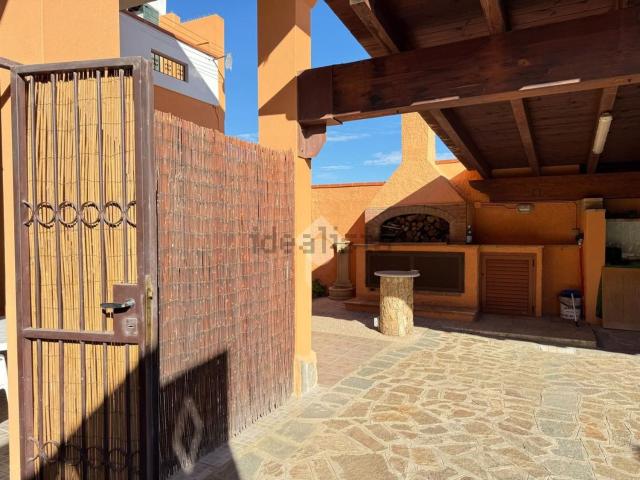 Villetta indipendente in vendita di 252 m² in Via Roma, 36