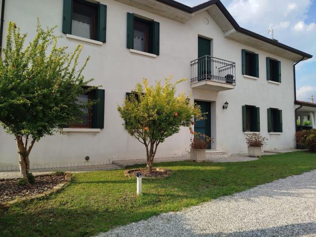 Villetta indipendente in vendita di 252 m² in Via Zara