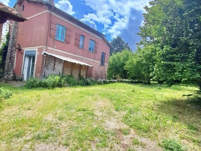 Villetta indipendente in vendita di 252 m² in Strada Cajolo