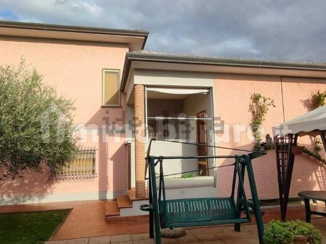 Villetta indipendente in vendita di 253 m² in Via Massa