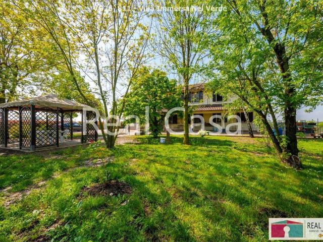 Villetta indipendente in vendita di 253 m² in Via Muzzonchio