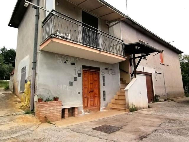 Villetta indipendente in vendita di 253 m² in Via Vignola