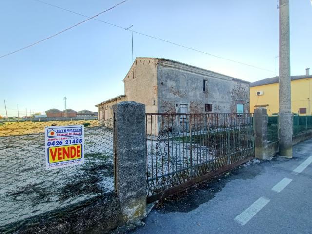Villetta indipendente in vendita di 254 m² in Via Garzara