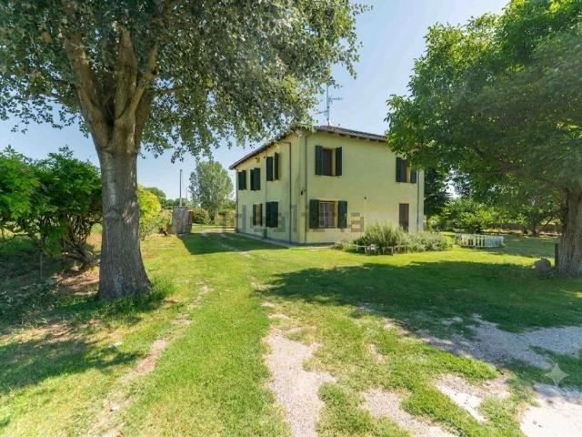 Villetta indipendente in vendita di 254 m² in Via Savignano, 1