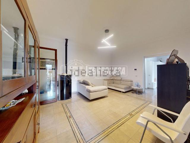 Villetta indipendente in vendita di 254 m² in Via Ugo Foscolo, 2