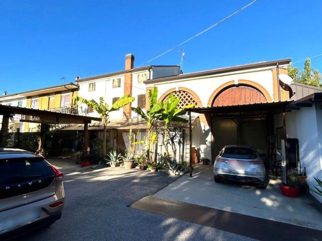 Villetta indipendente in vendita di 255 m² in Via Casette