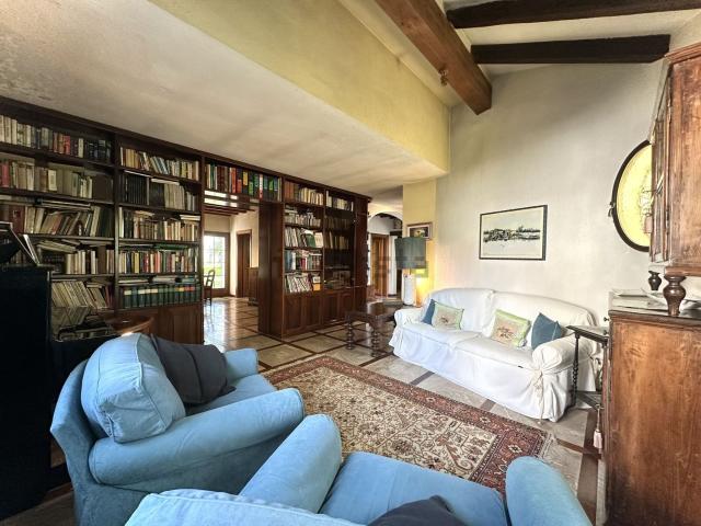 Villetta indipendente in vendita di 255 m² in Via Alcide De Gasperi
