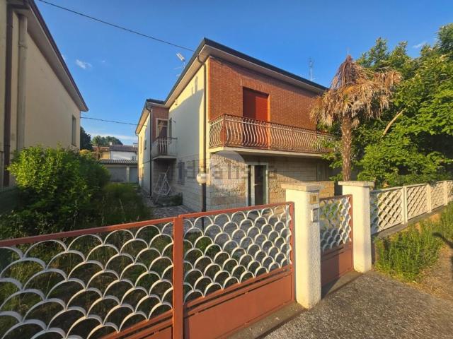 Villetta indipendente in vendita di 255 m² in Via Luigi Cicognani, 18