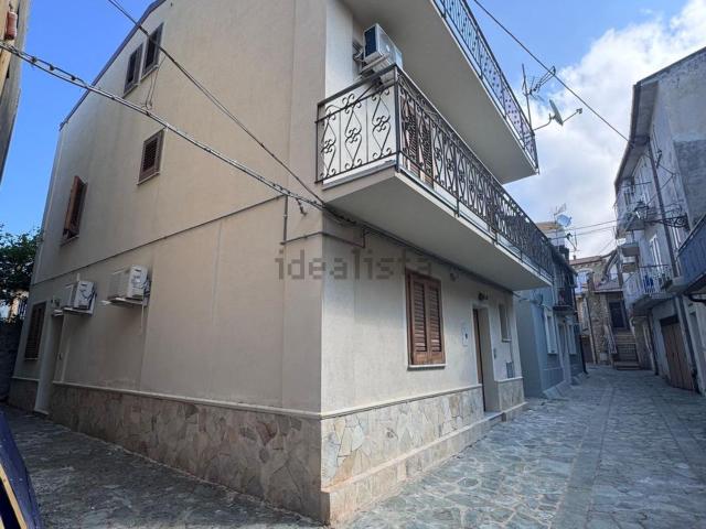 Villetta indipendente in vendita di 255 m² in Via Napoli, 26