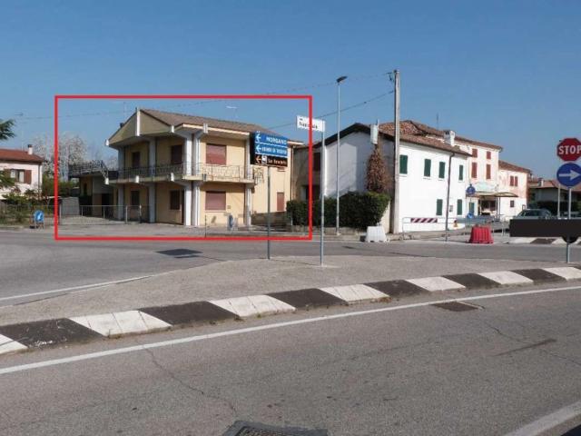 Villetta indipendente in vendita di 255 m² in Via Postumia, 36