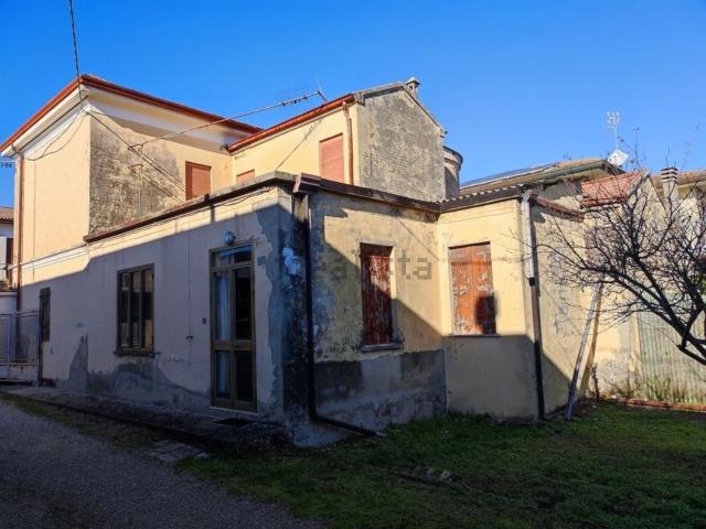 Villetta indipendente in vendita di 255 m² in Via Romea, 137