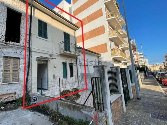 Villetta indipendente in vendita di 255 m² in Via Regina Elena, 99